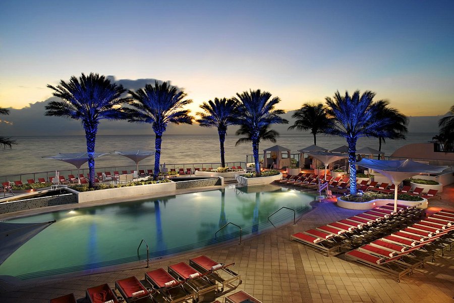 Hilton-Fort-Lauderdale-Beach-Resort-vemaybay123
