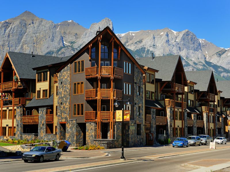 Rundle-Cliffs-Luxury-Mountain-Canmore-vemaybay123
