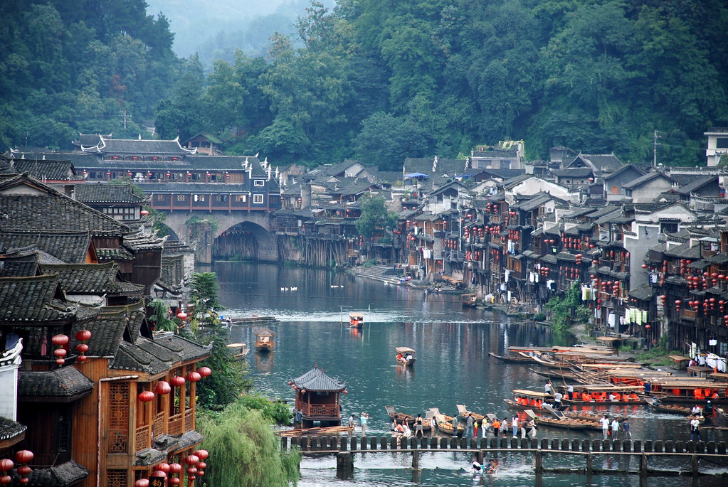 life-in-fenghuang-old-town-vemaybay123