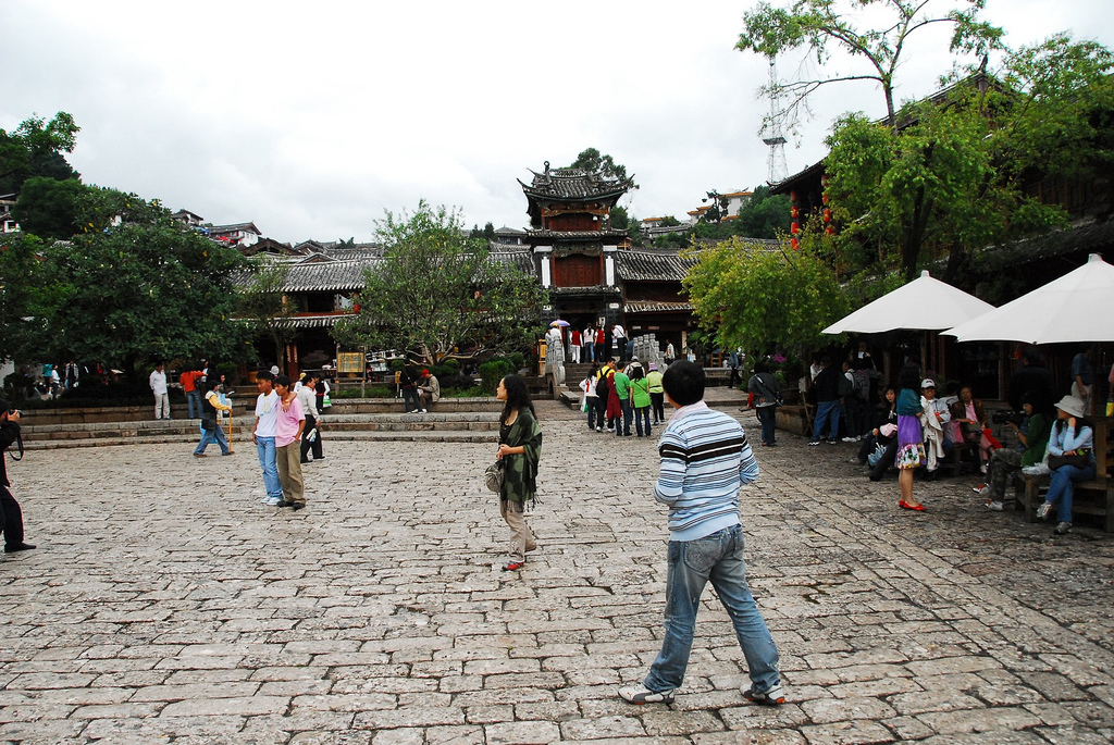 square-street-lijiang-vemaybay123