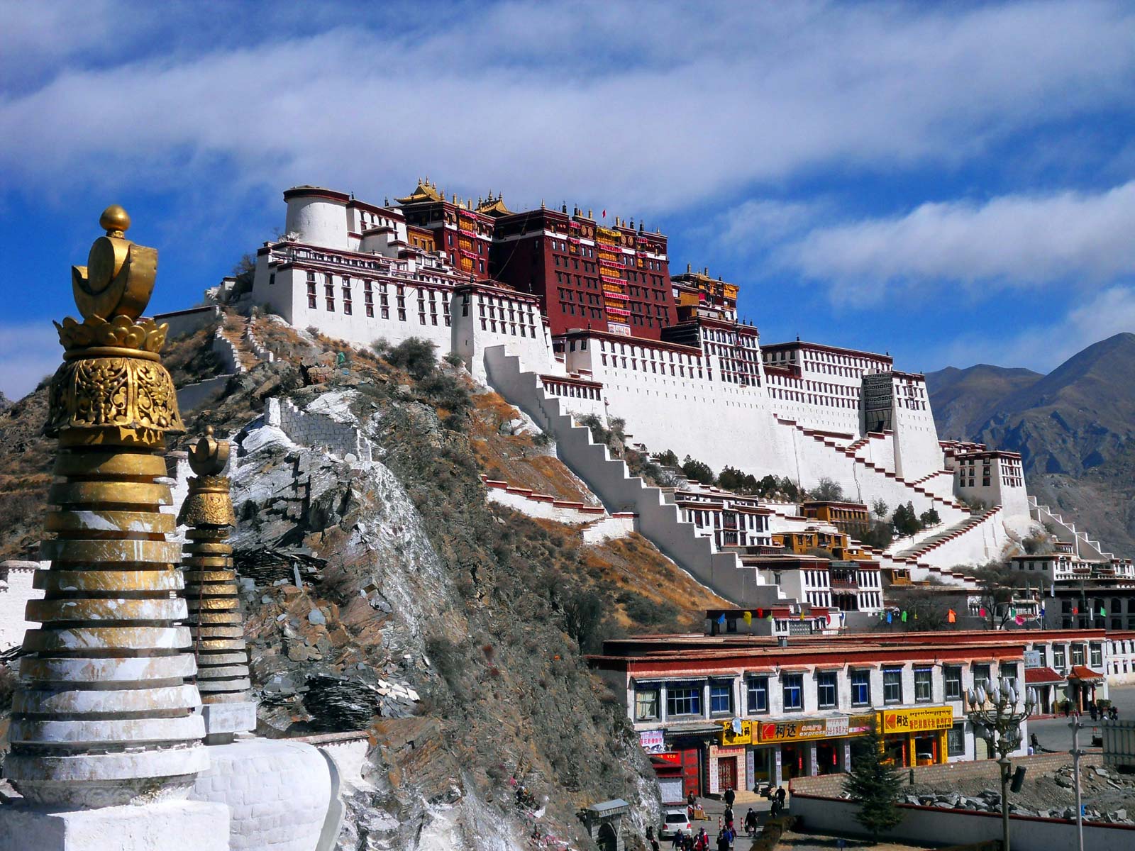 Cung điện Potala, Lhasa