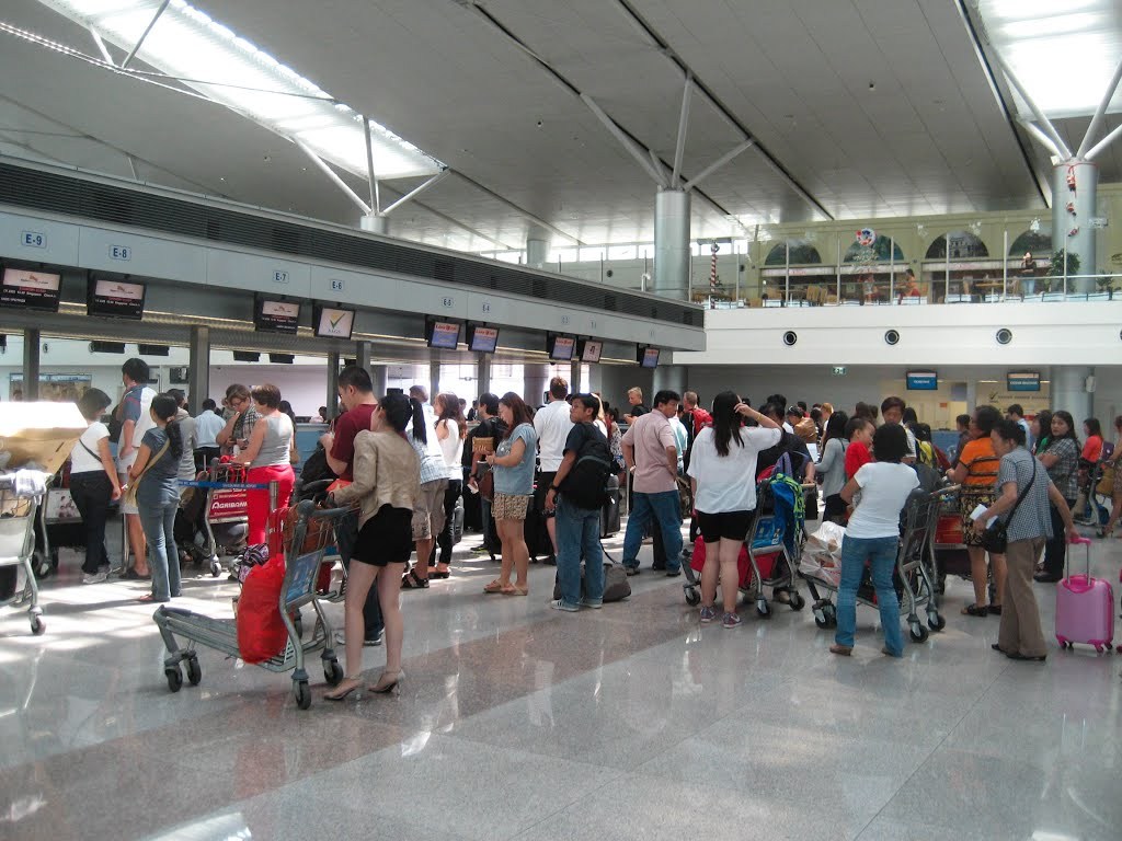 Đáp chuyến bay từ toronto xuống Sân bay quốc tế Tân Sơn Nhất