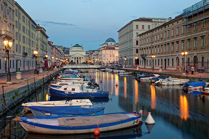Vé máy bay giá rẻ đi Trieste – Ý 1