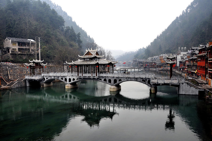 wind-bridge-of-fenghuang-ancient-town-vemaybay123